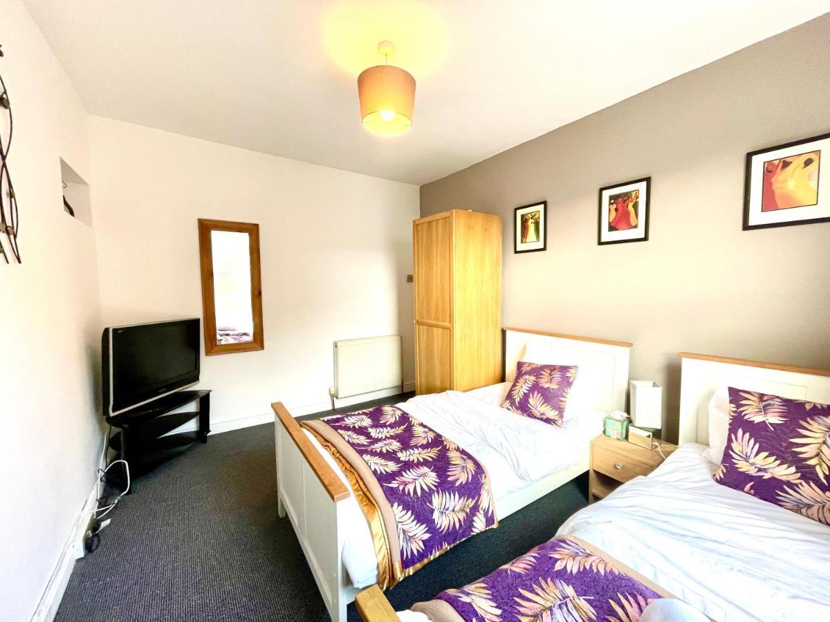Hébergement de vacances 4 Bedroomed Maisonette In Centre, Near Barbican & Seafront *